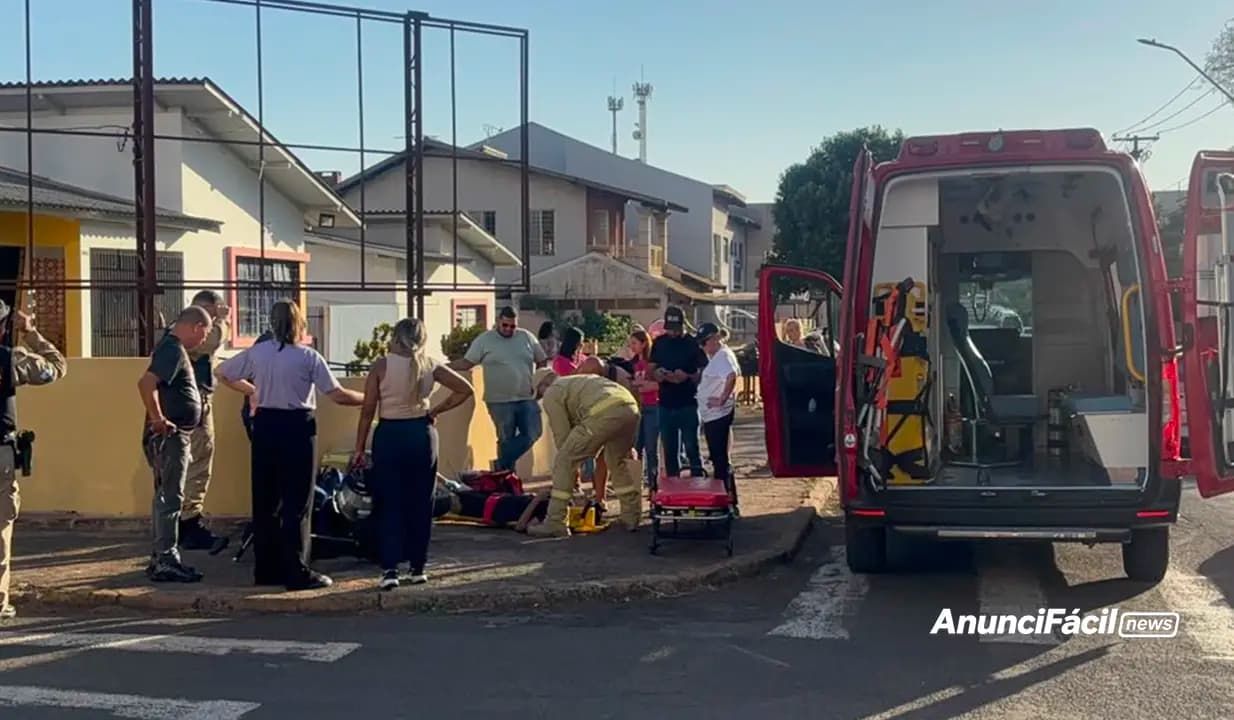 Motociclista de 19 anos sofre corte profundo na perna após colisão com carro em Cornélio Procópio