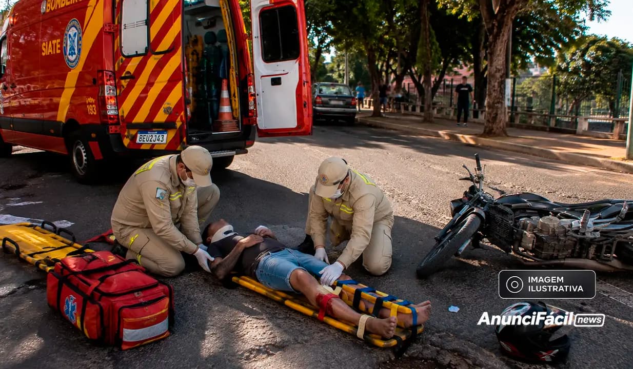 Motociclista sofre fratura exposta após queda na Rua João Reghin, em Cornélio Procópio
