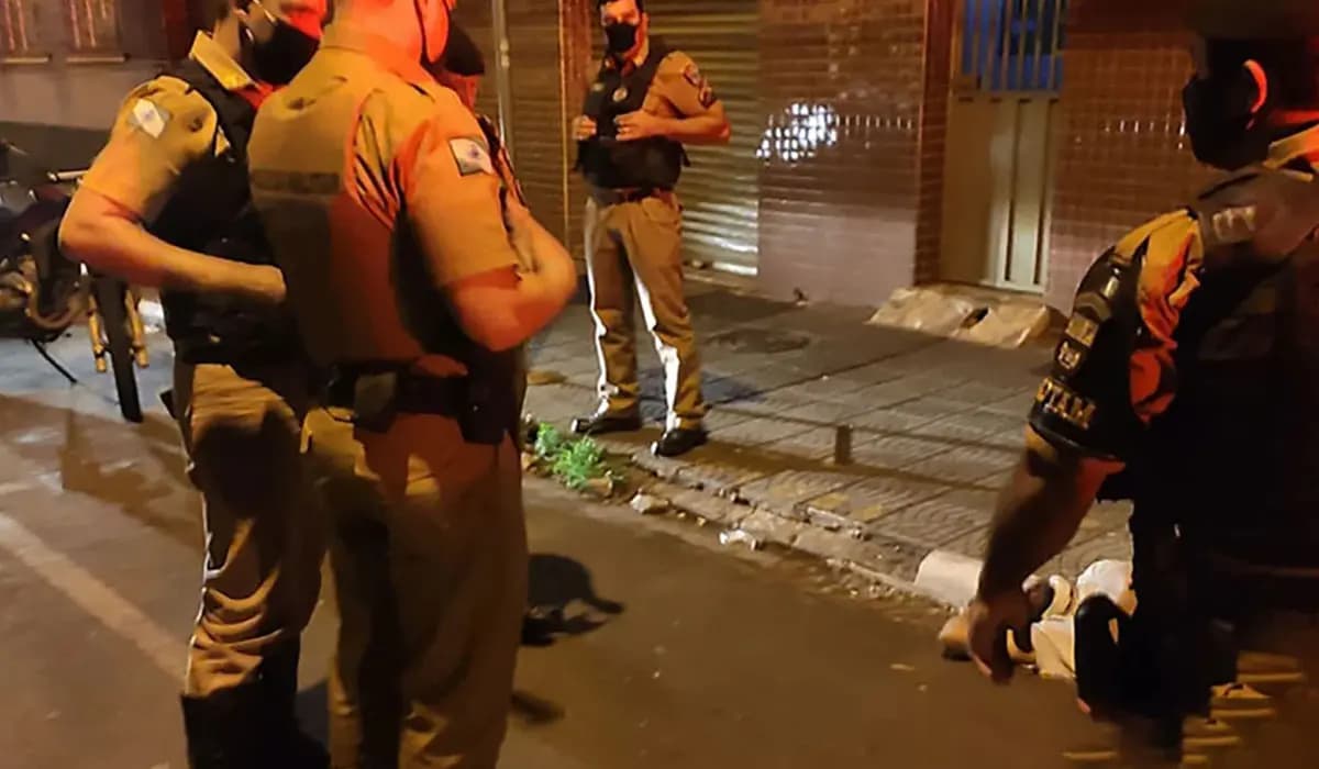 Agressão com Faca Resulta em Fuga e Acidente em São Jerônimo da Serra