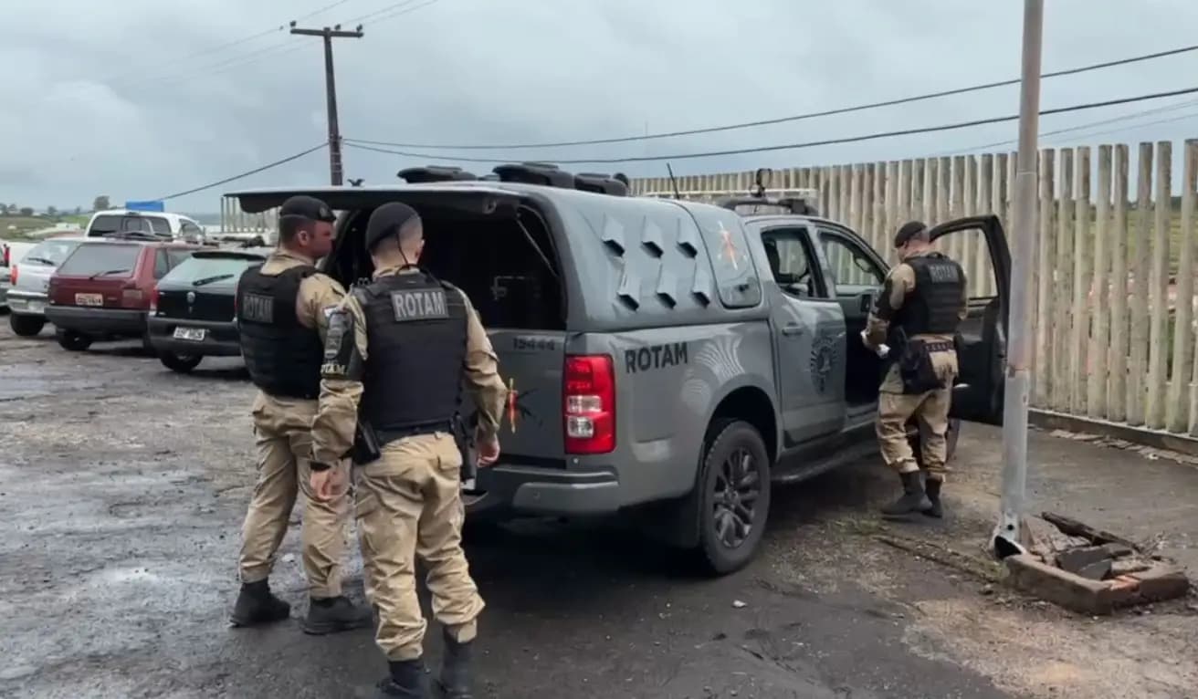 Dois Homens São Presos Após Acompanhamento e Apreensão de 4rm4 em Cornélio Procópio