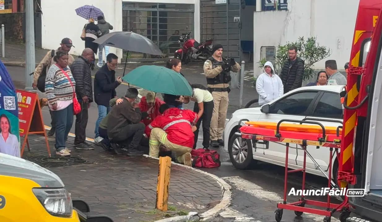 Mulher fica ferida após ser atropelada na faixa de pedestres no centro de Cornélio Procópio