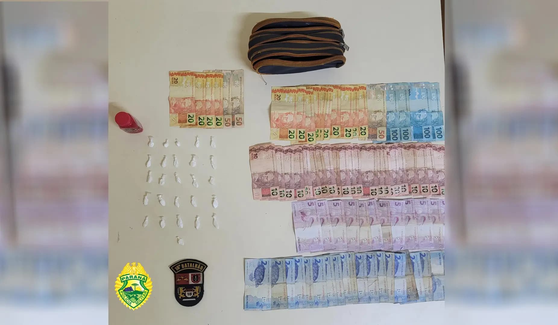 Polícia Militar apreende coc4ína e dinheiro em casa abandonada usada para tr4fico em Andirá