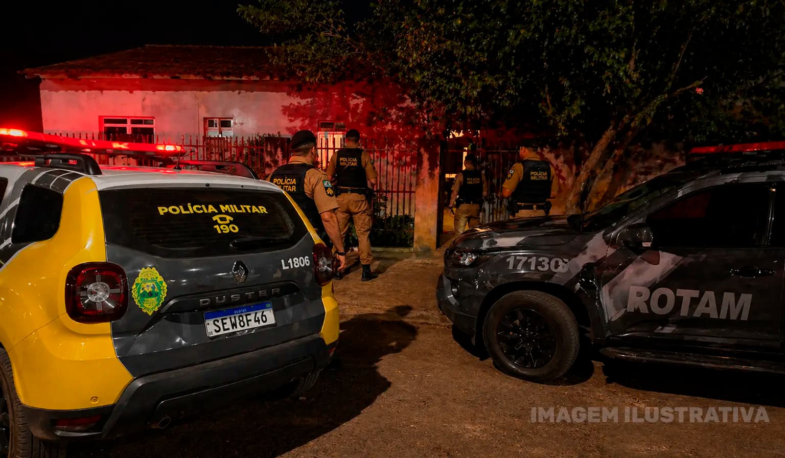 Homem é preso após agredir companheira e ameaçar equipe policial em Andirá