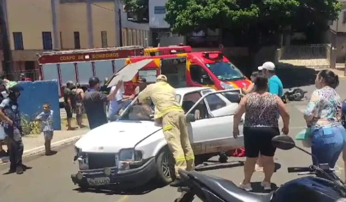 Colisão na Francisco Morato deixa motociclista ferida em Cornélio