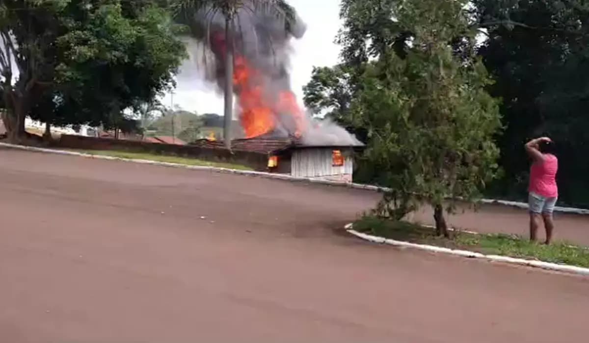 Moradora Incendeia Própria Residência em Meio a Conflito de Posse em Congonhinhas