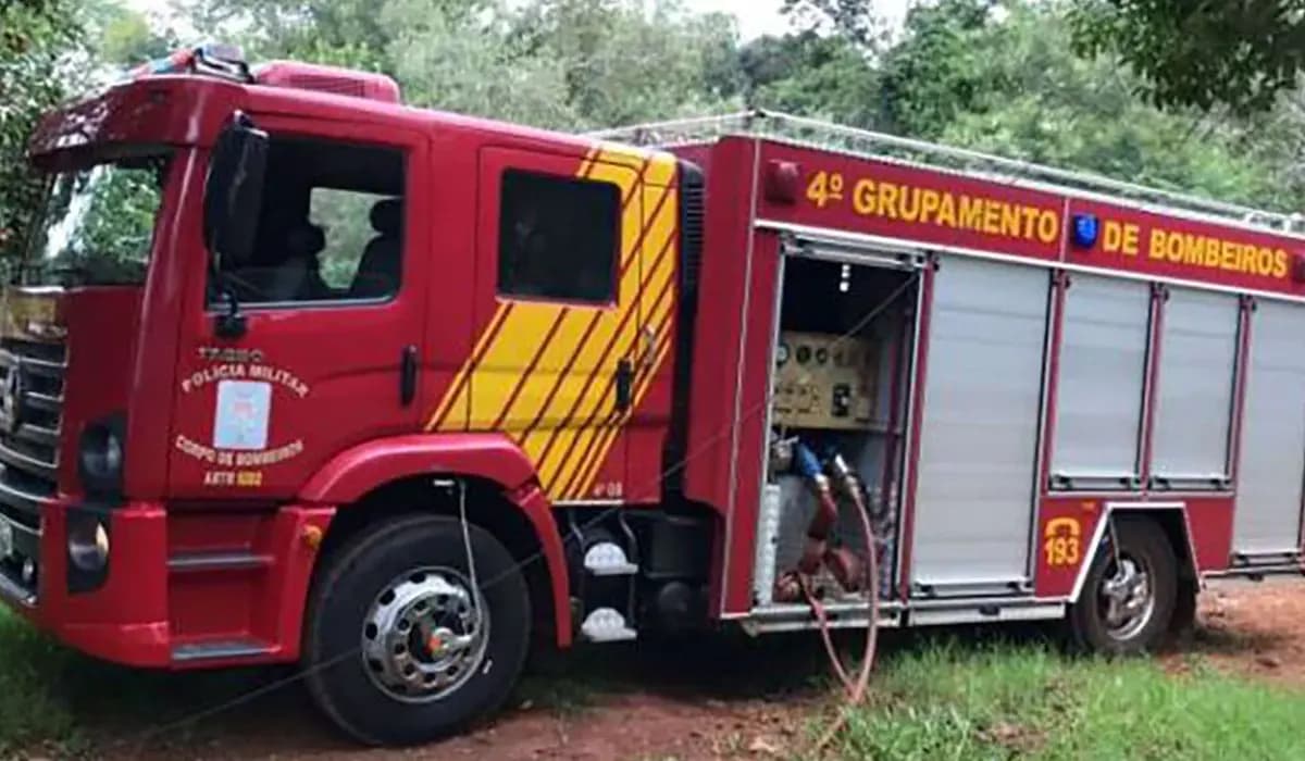 Trabalhador fica ferido depois de receber descarga elétrica e cair de barracão em Congonhas