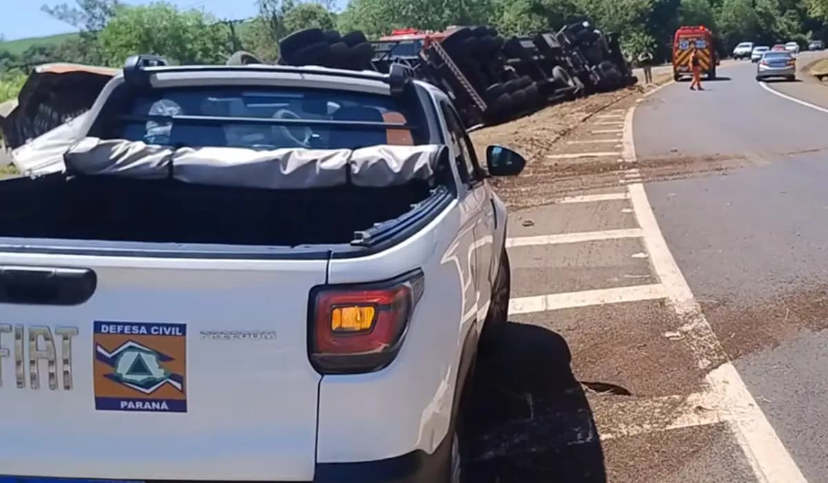 Carreta 9 Eixos Tomba na "Curva do Tombo" em Bandeirantes