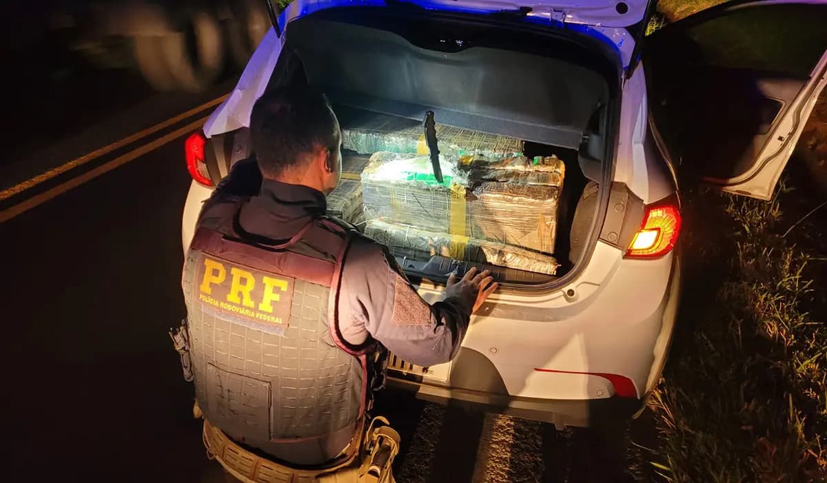PRF apreende quase meia tonelada de maconha e recupera veículo em Nova Fátima.