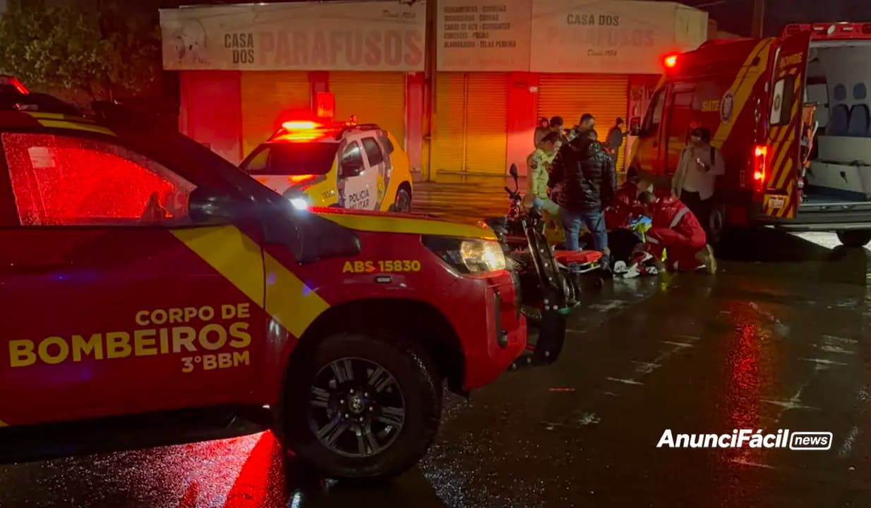 Motociclista fica ferida com suspeita de fratura no fêmur após colisão em Cornélio Procópio