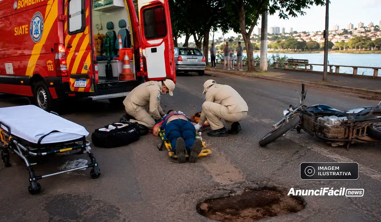 Casal fica ferido após queda de motocicleta provocada por buraco em Cornélio Procópio