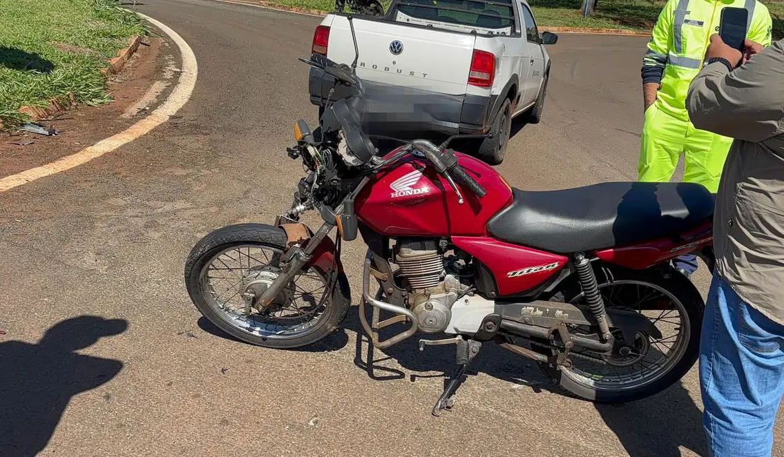 COLISÃO ENTRE MOTOCICLETA E SAVEIRO NA BR-369 DEIXA MULHER FERIDA EM CORNÉLIO PROCÓPIO