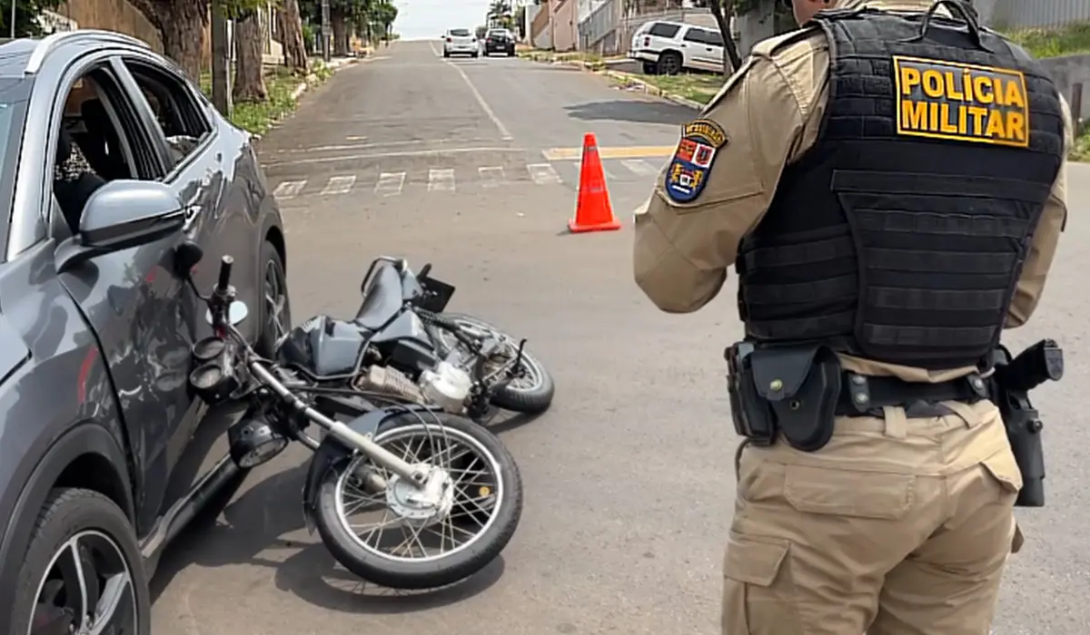 Colisão Entre Motocicleta e Automóvel no Jardim Pérola em Cornélio Procópio