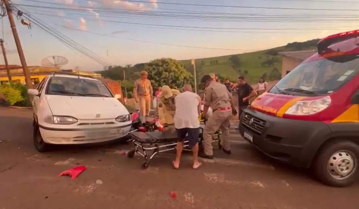 Motociclista é socorrida após colisão com carro em cruzamento da Presidente Costa e Silva com Rua Ametista