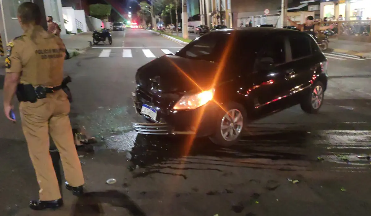 Colisão entre Gol e Parati na Avenida Santos Dumont resulta em danos materiais, sem vítimas