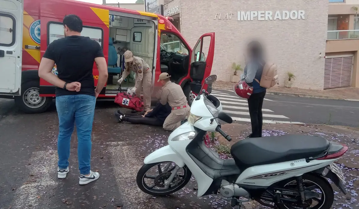 Duas vítimas são encaminhadas ao hospital após queda de moto em Cornélio Procópio