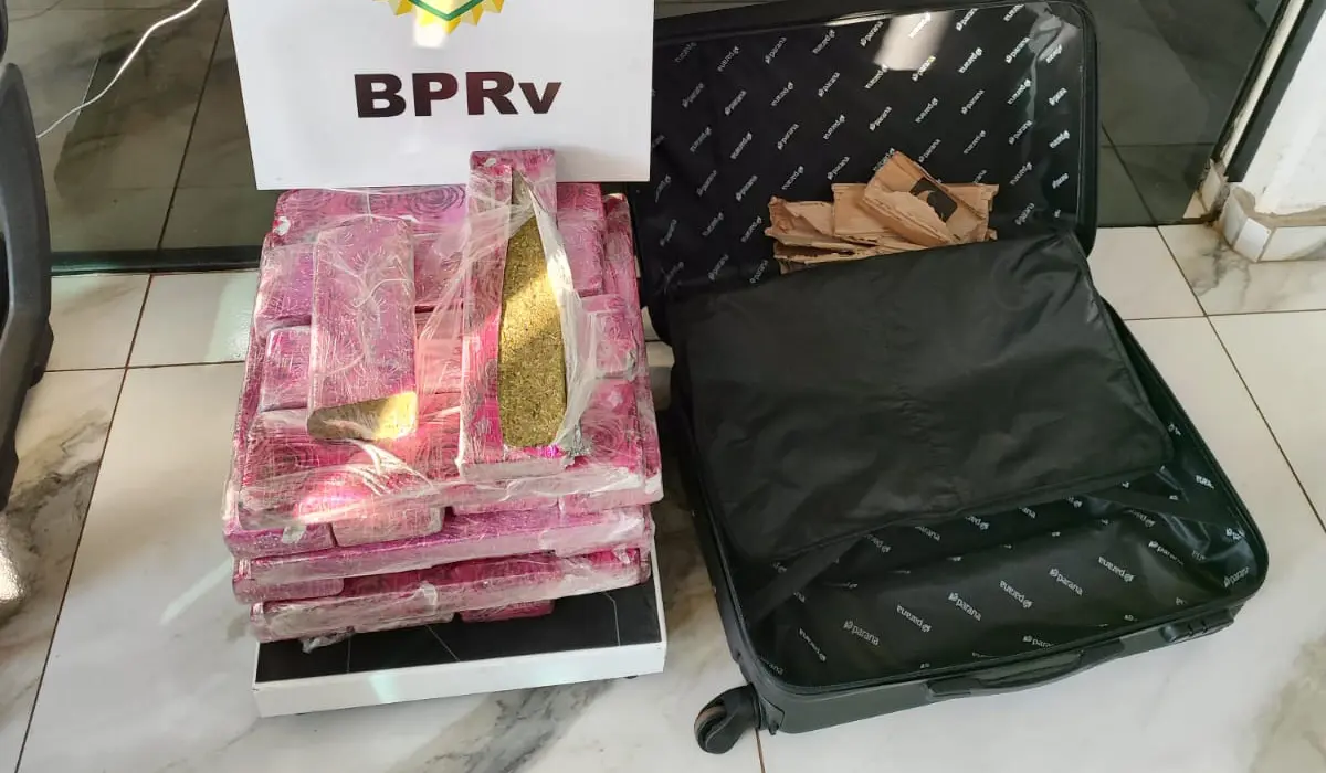 Polícia Rodoviária apreende mais de 30kg de maconha e realiza prisão na PR-323