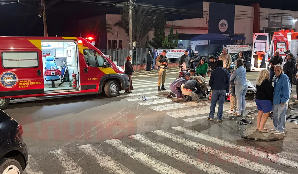 Motociclista fica ferido em colisão com carro no centro de Cornélio Procópio