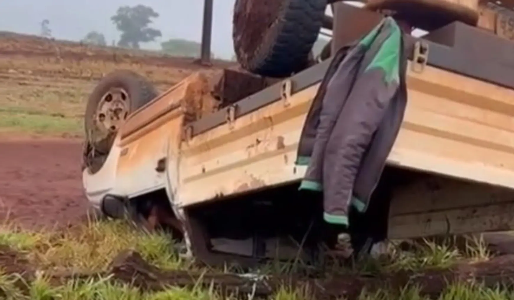Fugitivo capota camionete roubada ao tentar escapar da Polícia em São Sebastião da Amoreira