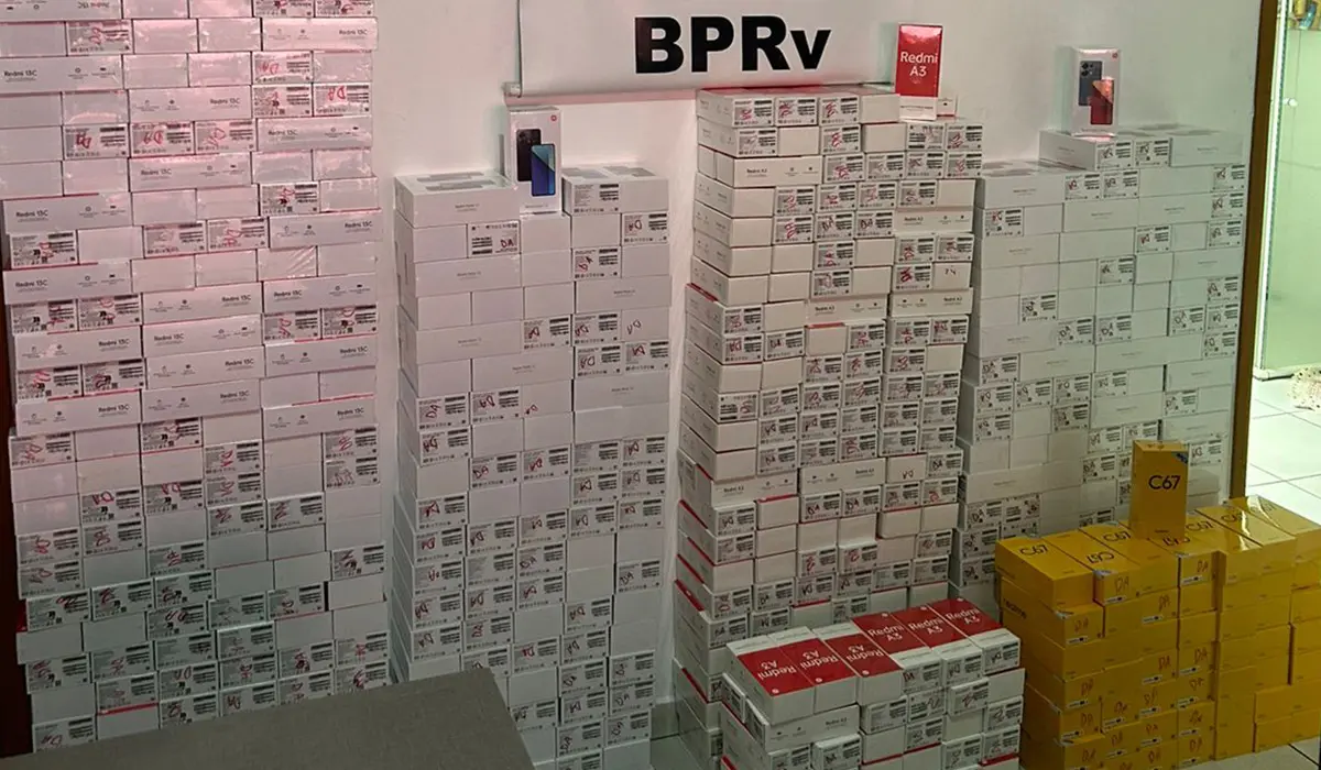 BPRv prende caminhoneiro com mais de 700 celulares de descaminho na PR-323