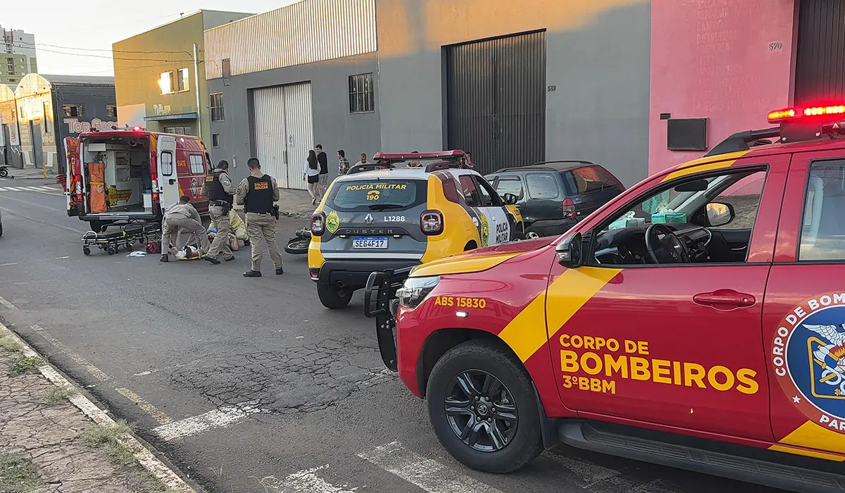 Motociclista Fica  Ferido Após Colisão com Carro Estacionado na Rua Francisco Morato