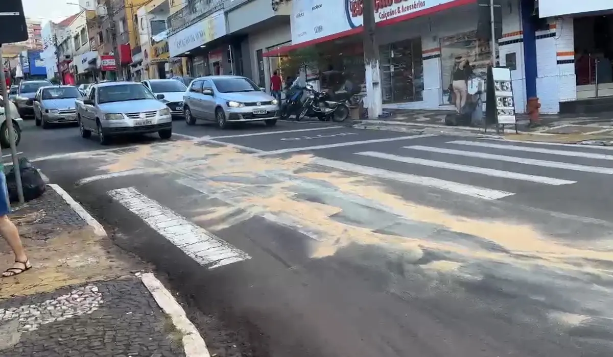 Derramamento de Óleo na Avenida XV de Novembro Mobiliza Bombeiros em Cornélio Procópio