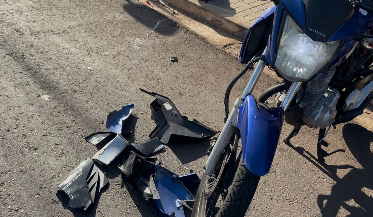 Grave acidente entre carro e moto deixa jovem em estado crítico em Cornélio Procópio