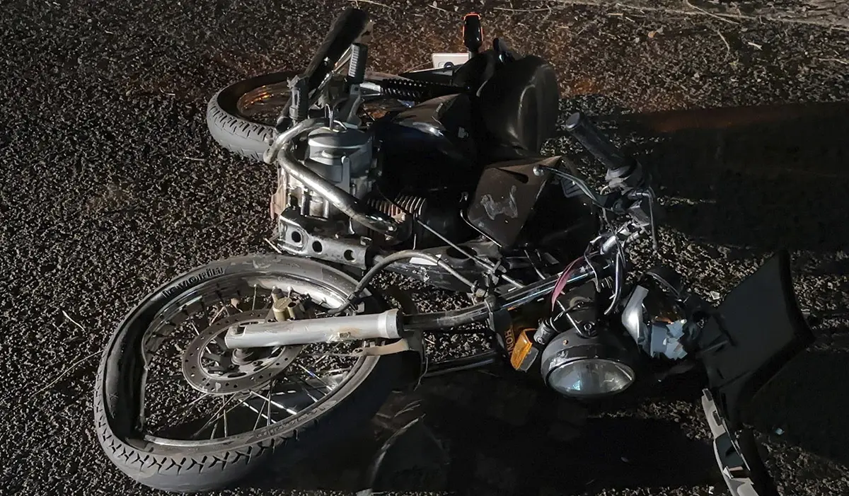 Casal fica ferido em colisão entre carro e moto no trevo de Santa Mariana, na BR-369