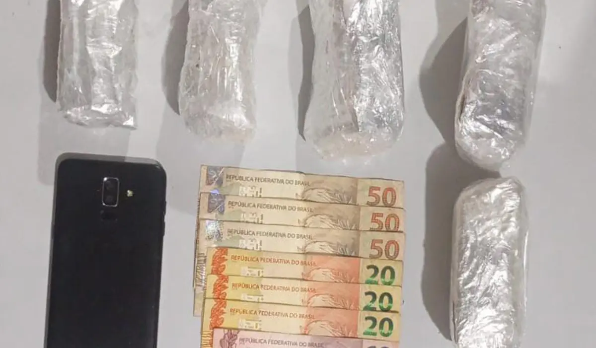 ROTAM Apreende Quase 1kg de Maconha em Bandeirantes