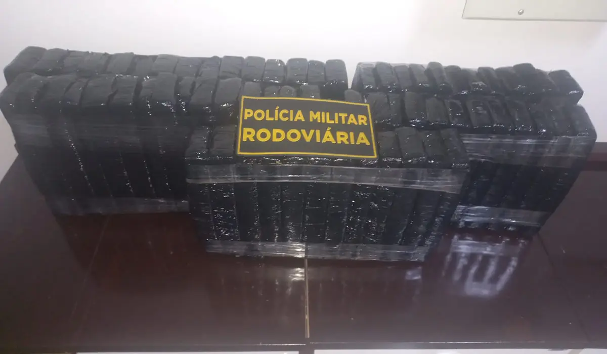 Polícia Rodoviária prende dois com mais de 40kg de maconha em Andirá