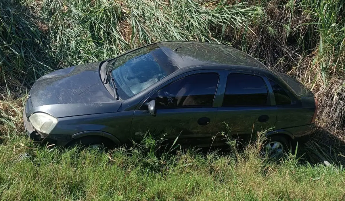 CONDUTOR FICA FERIDO EM CAPOTAMENTO NA PR-160 EM CORNÉLIO PROCÓPIO