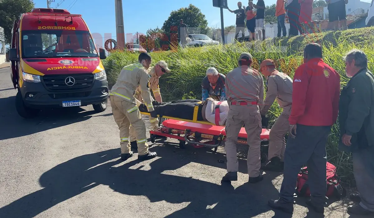 Casal fica ferido em colisão entre Fusca e motocicleta na PR-160, em Cornélio Procópio