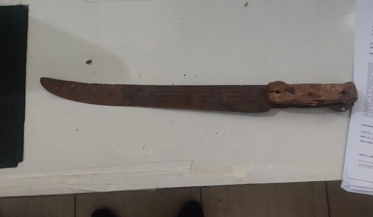 Polícia detém homens por cobrança ilegal e desacato próximo ao cemitério em Assaí