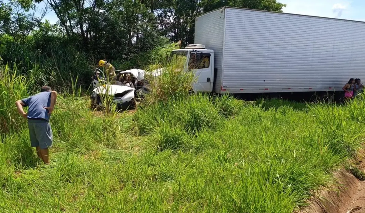 Bandeirantense perde a vida em colisão carro x caminhão na BR 369 próximo a ponte do Rio Laranjinha