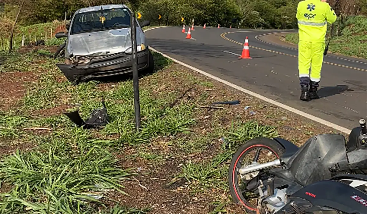 Colisão entre moto e carro na BR-369 em Cornélio Procópio deixa bombeiro militar ferido