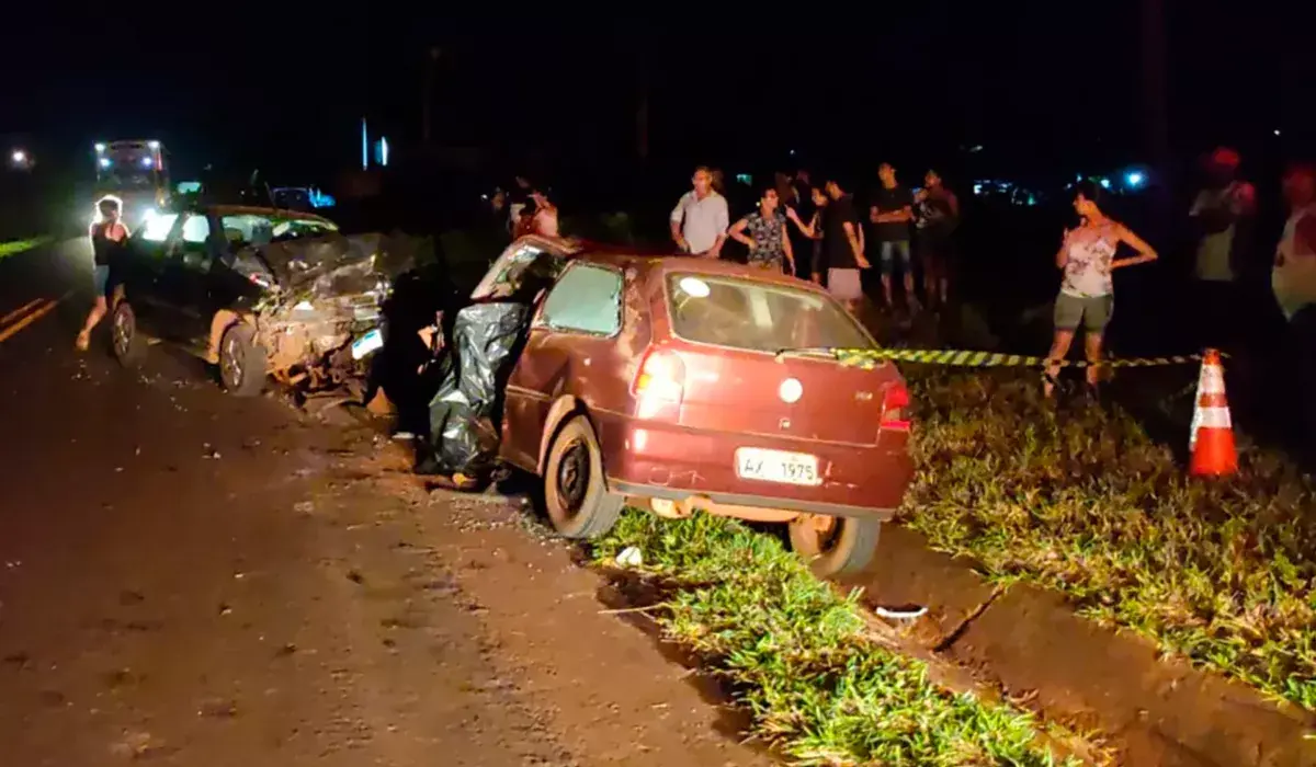 Colisão frontal mata duas pessoas e deixa casal gravemente ferido na PR-218 em Nova Fátima