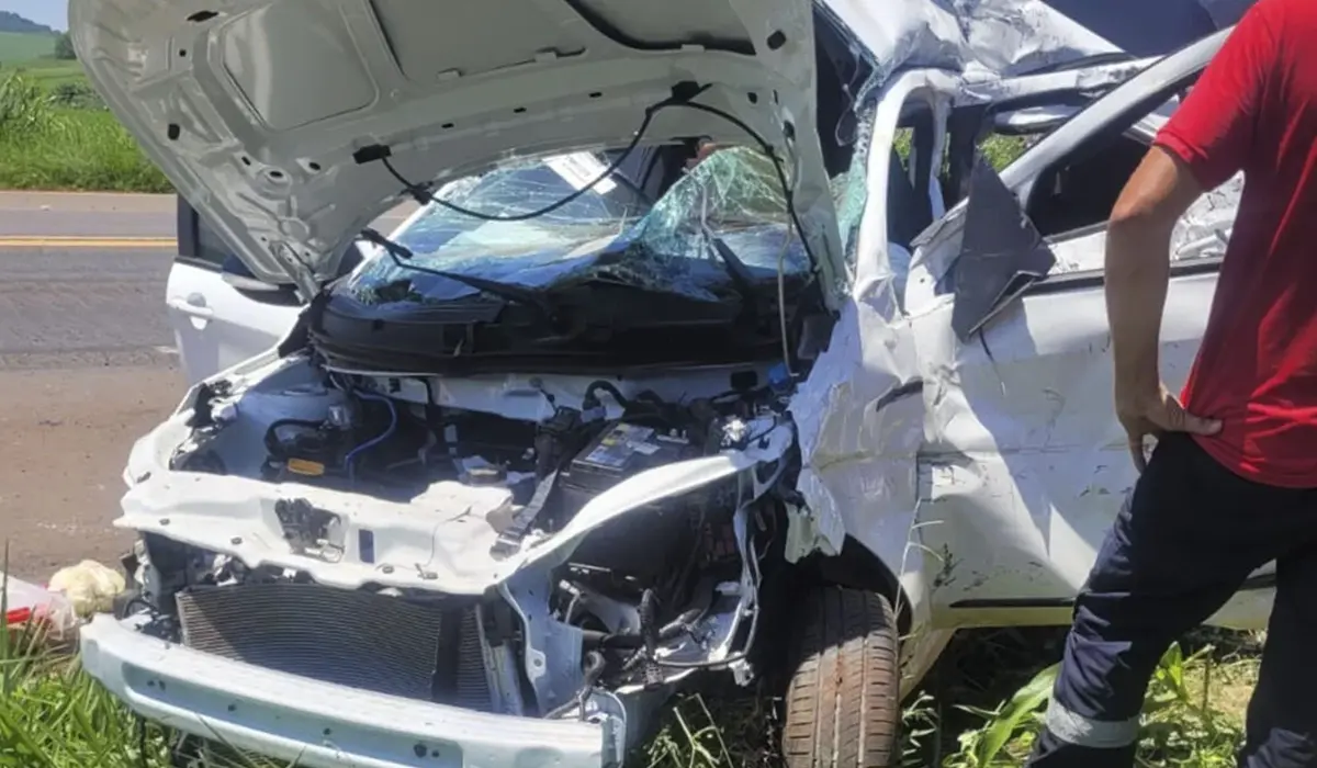 Duas pessoas morreram em acidente no trevo saída da Barra do Jacaré e Br 369 no município de Andirá.