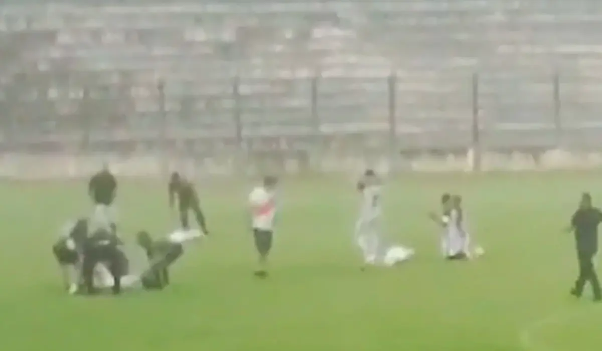 Raio atinge jogadores durante partida de futebol em Santo Antônio da Platina