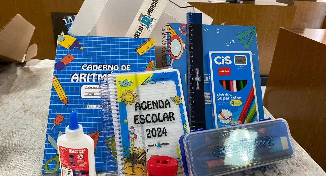 Prefeitura de Cornélio Procópio celebra a entrega de kits escolares para 2024