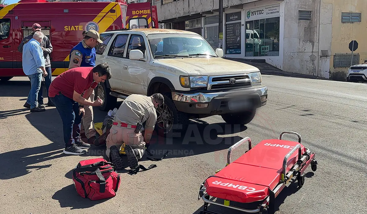 COLISÃO ENTRE CAMINHONETE E MOTOCICLETA DEIXA MOTOCICLISTA FERIDO NA AV. ALBERTO CARAZZAI