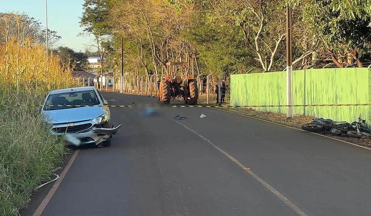 Motociclista de 41 anos morre em grave acidente envolvendo trator, moto e carro