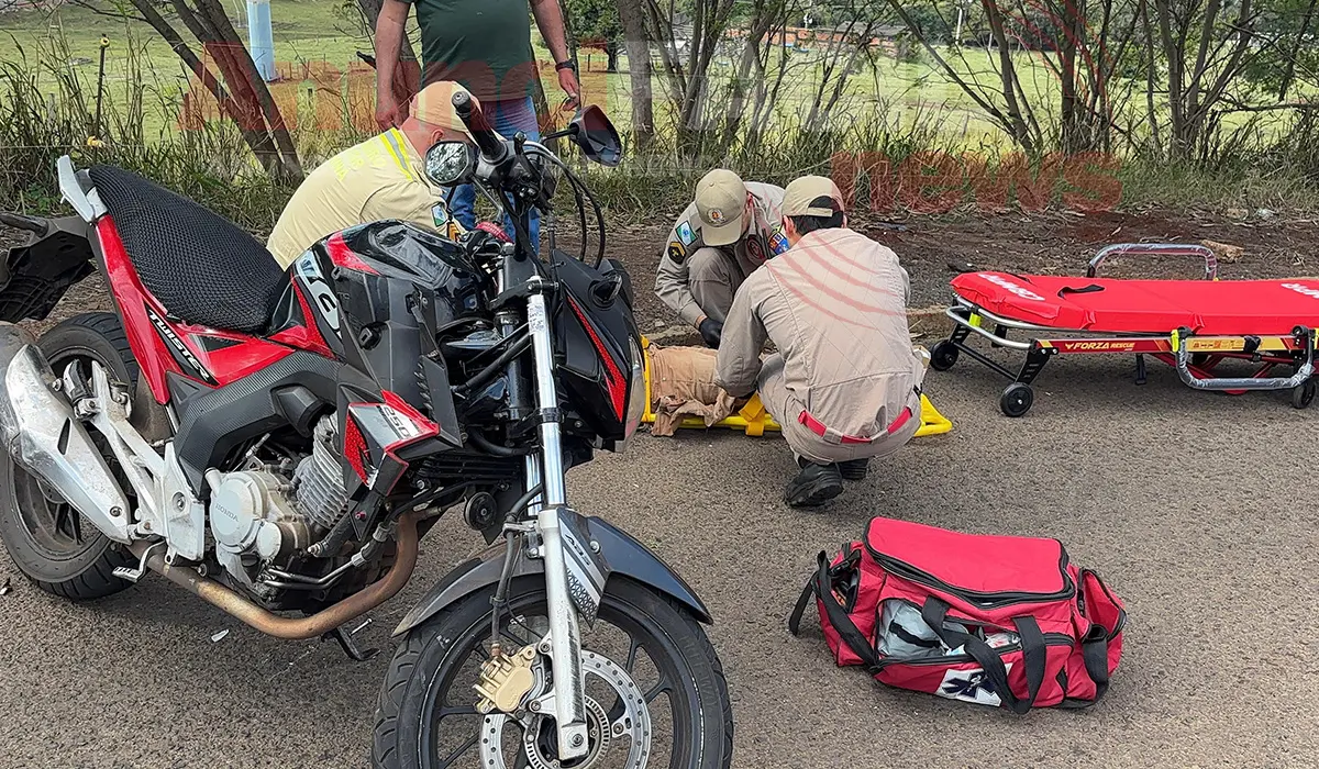 Motociclista fica ferida em colisão com carro na Av da Integração, próximo ao trevo do Conjunto Fortunato Sibim