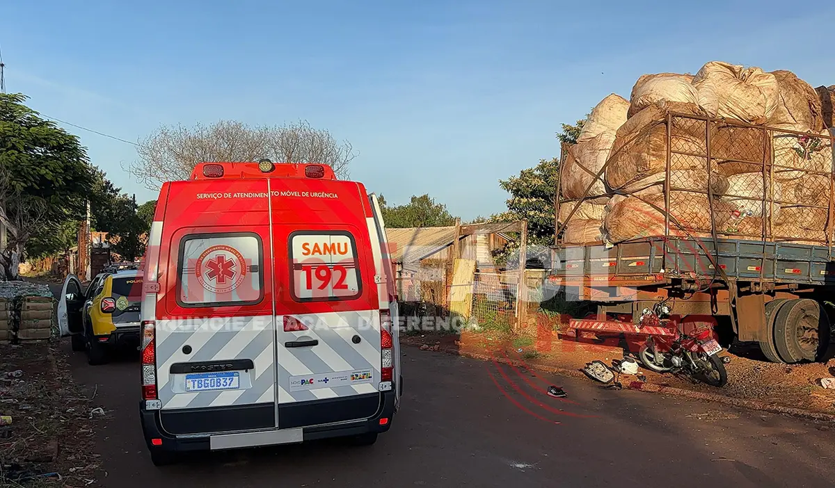 Jovem sofre traumatismo craniano e fratura exposta em colisão violenta com caminhão
