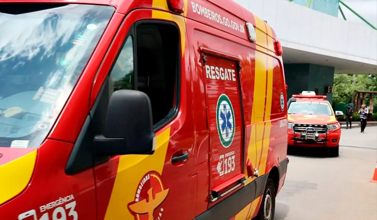 Colisão entre moto e carro na Avenida São Paulo deixa três vítimas, incluindo uma gestante