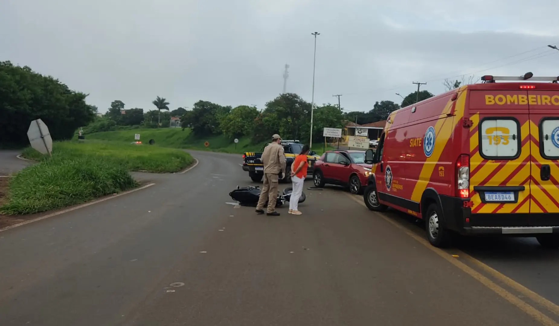 Mulher Fica Ferida em Acidente Entre Carro e Moto na BR-369, em Cornélio Procópio