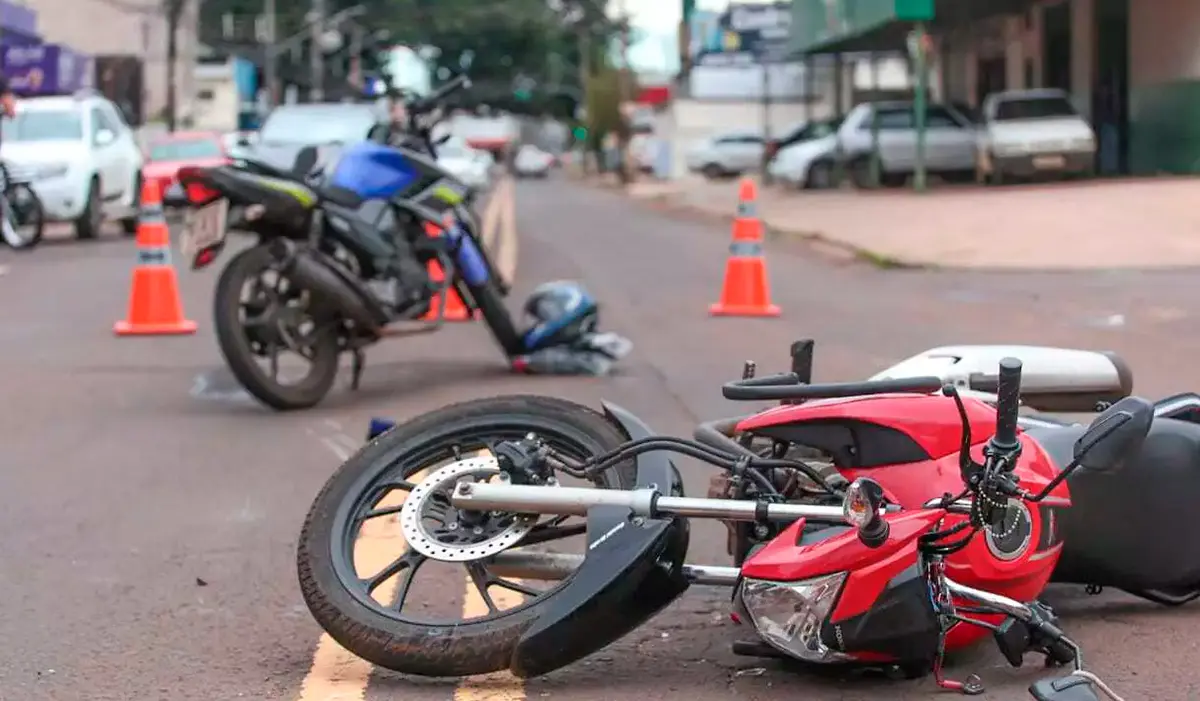 Colisão entre motocicletas deixa mulher ferida na Vila Independência