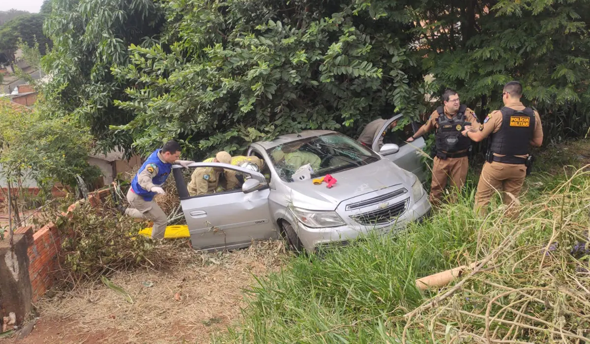 Homem fica ferido em capotamento no jd Semiário em Cornélio Procópio