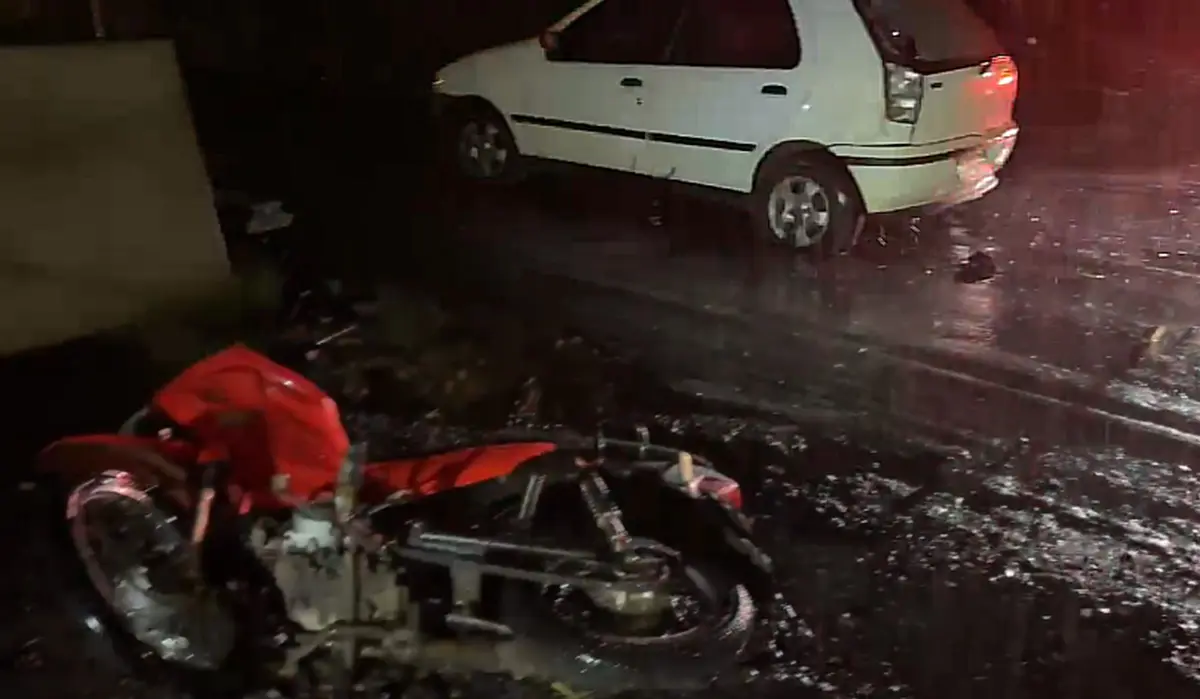 Colisão Entre Moto e Carro na PR-160 Deixa Motociclista Ferido Próximo ao Trevo da UENP