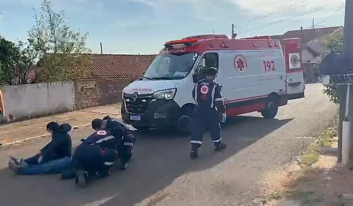 Casal fica ferido após motocicleta atropelar cachorro em Cornélio Procópio