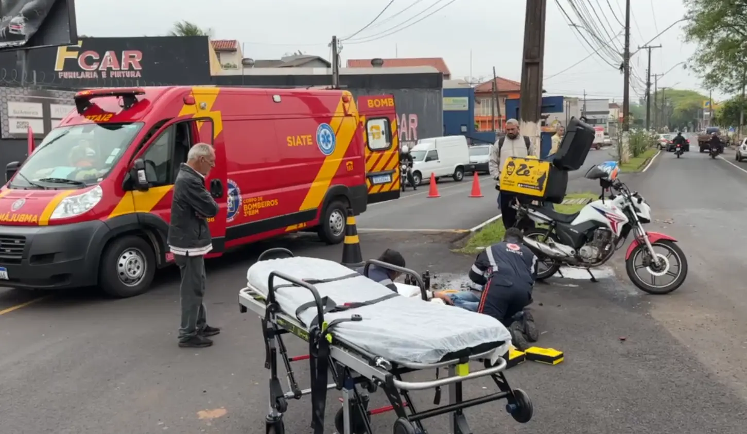 Colisão entre motocicletas deixa duas vítimas na Avenida Dom Pedro I, em Cornélio Procópio