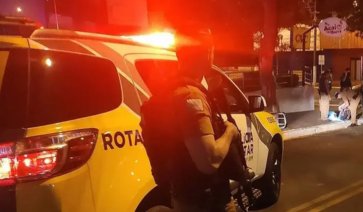 Mulher denuncia agressões e companheiro é preso após resistir à abordagem em Andirá